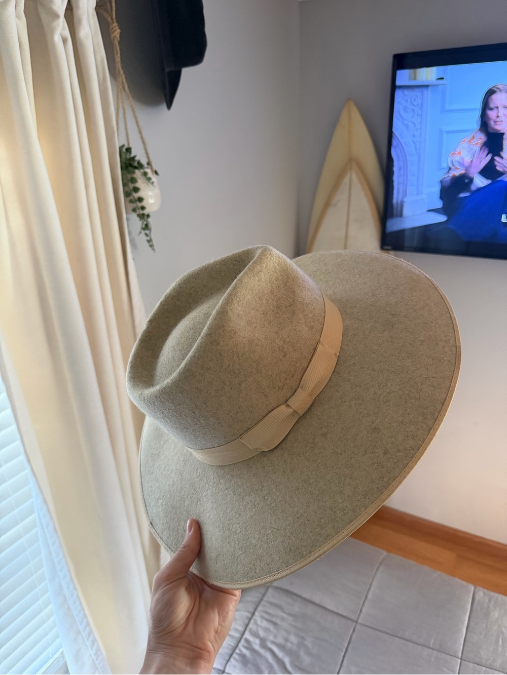 LACK OF COLORS HAT